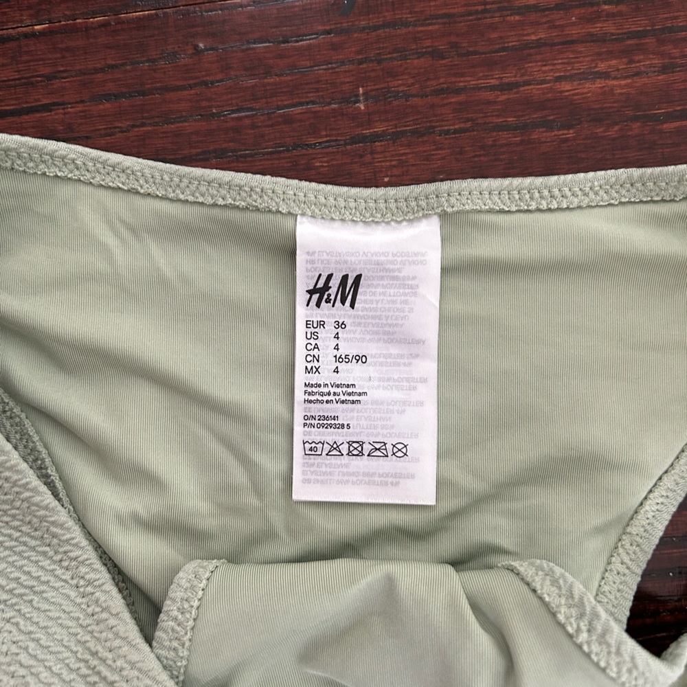H&M Swim Set - Picture 5 of 7